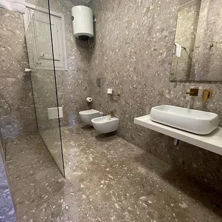 拉马坦萨酒店 *